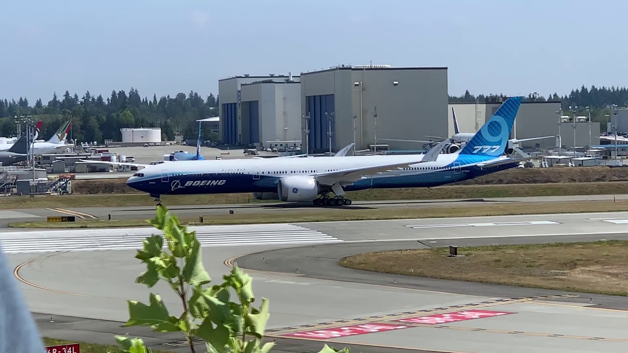 Planespotting at Boeing's Everett Factory