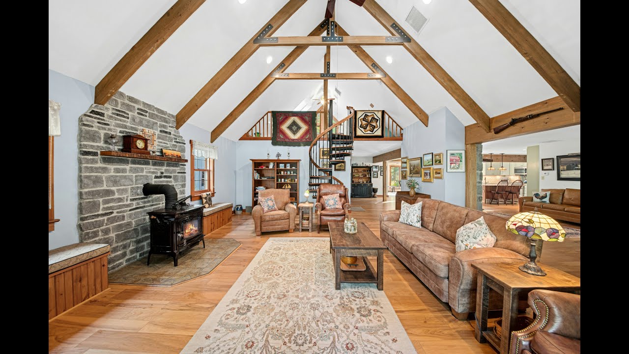 Spotlight Tour of the Week| Red Cedar Ranch on 4.85 Acres