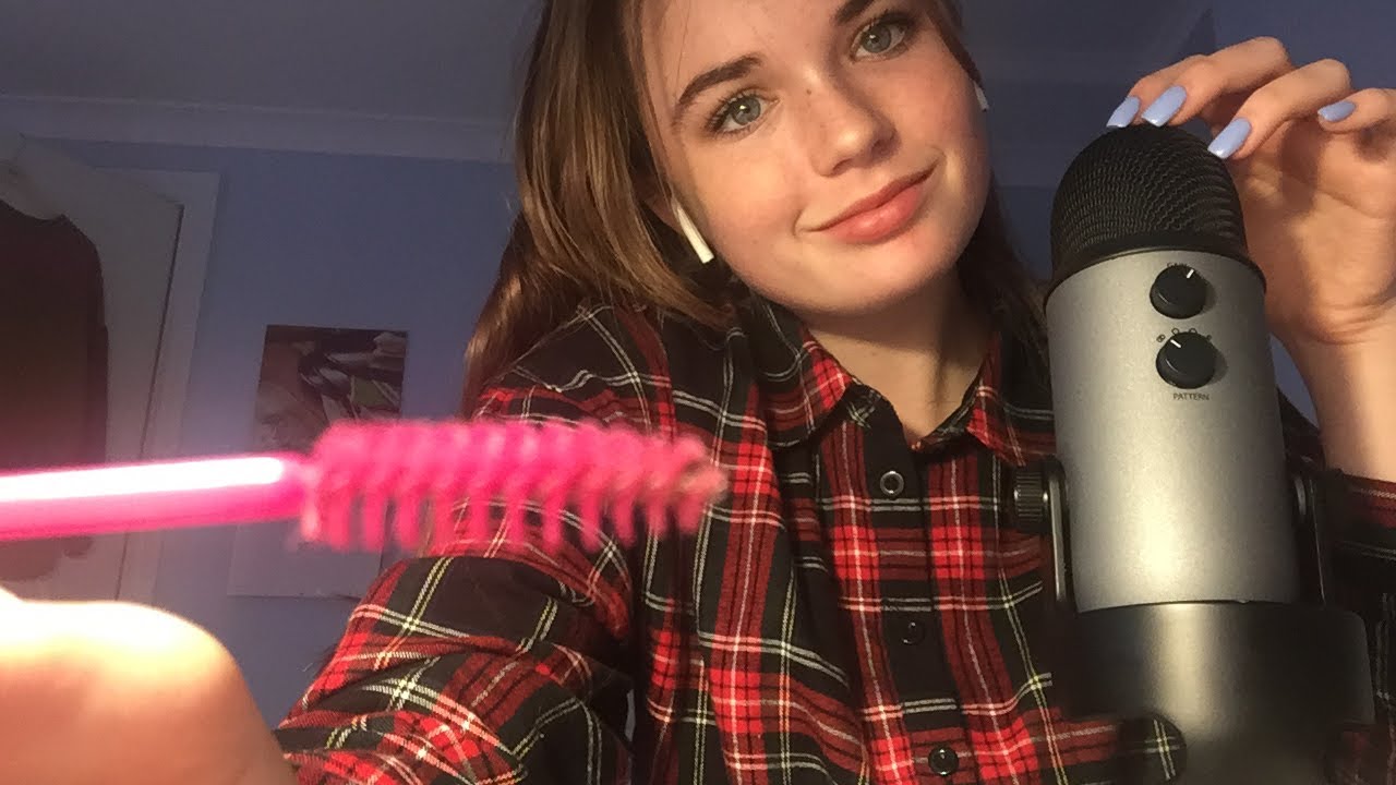 ASMR SPOOLIE NIBBLING AND MIC SCRATCHING