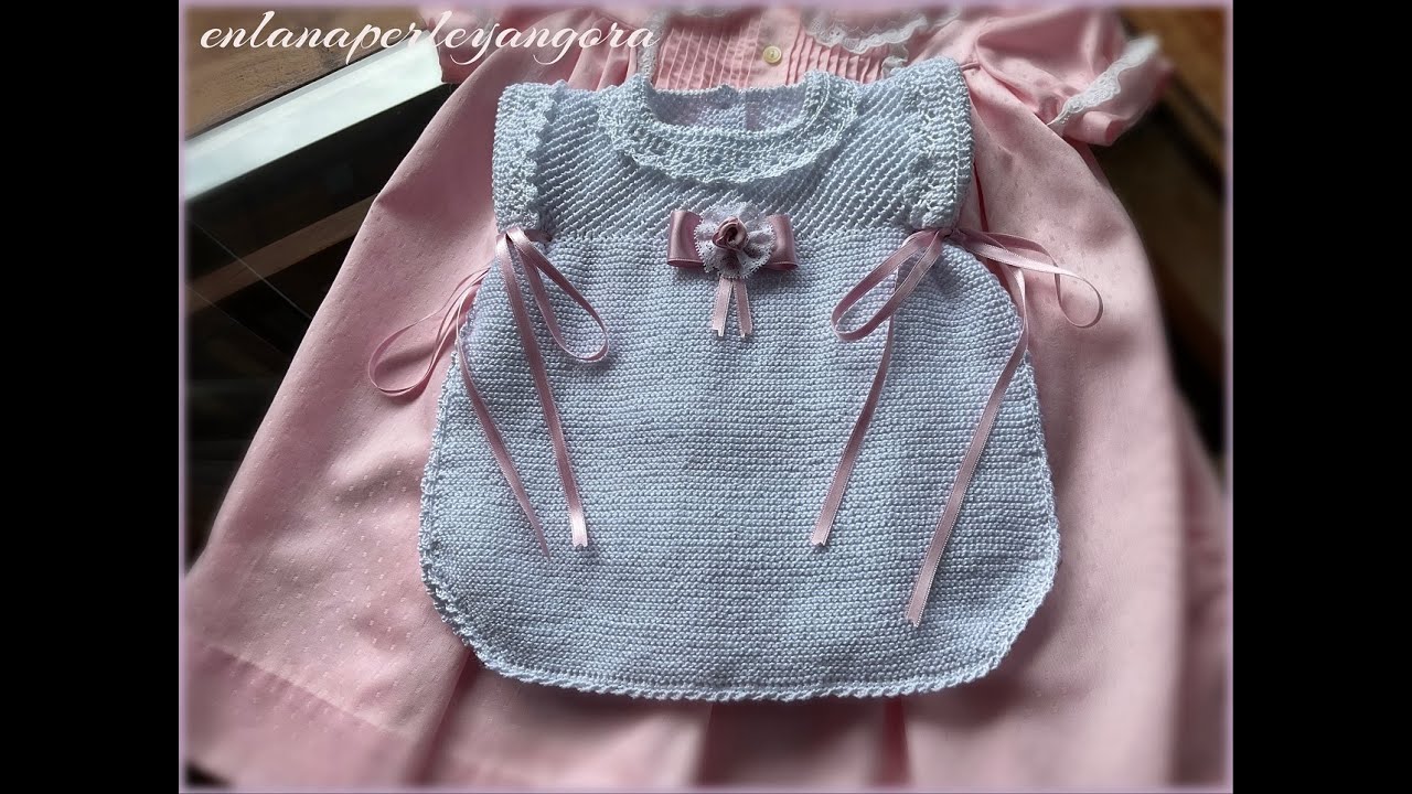 Vestido para bebé con aberturas laterales, Modelo Aroa