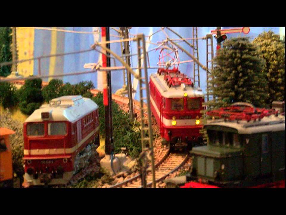 DR BR 211 ( E11, ähnlich BR 242 ) von Piko mit meinem ESU Loksound 4.0