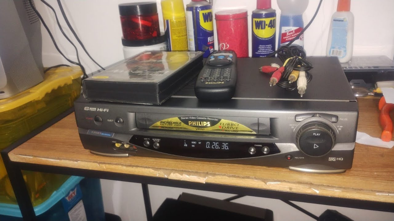 VENDA DO VIDEO CASSETE PHILIPS VR757 + CONTROLE + FITA DE BRINDE