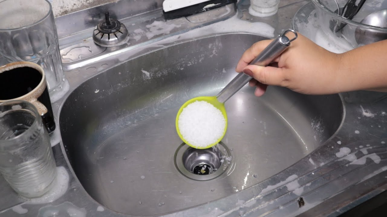 COMO DESENTUPIR PIAS E RALOS COM SAL DE COZINHA!!