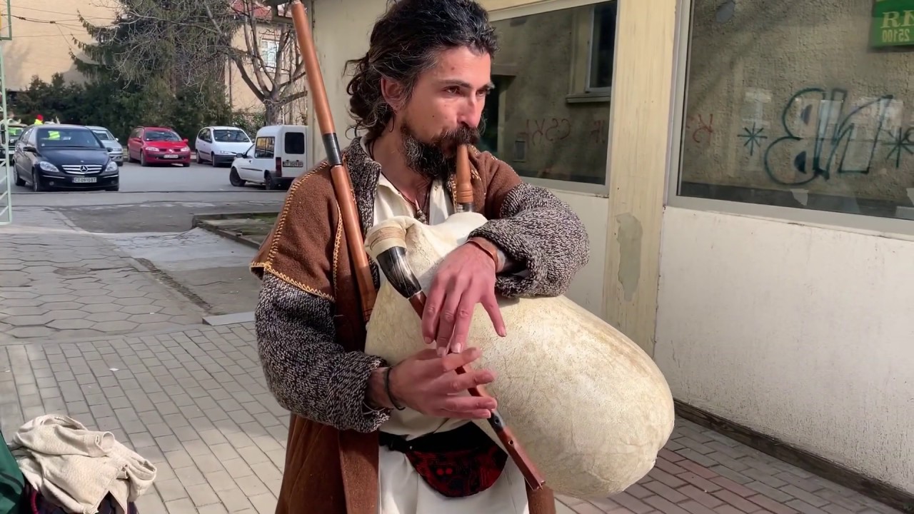 Street Music Performer on Bulgarian Kaba Gaida (Bagpipe). Родопска Каба Гайда с ЖельоМир и Гено