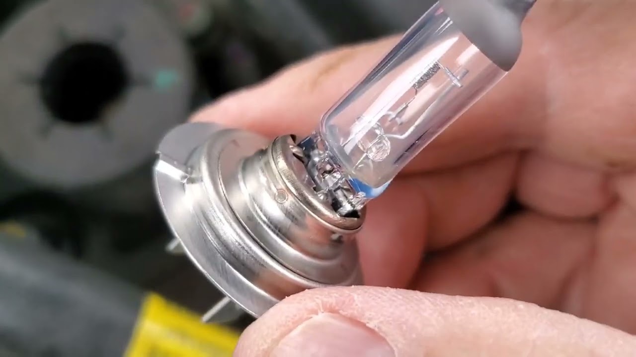 2020 Hyundai Tucson - Changing Headlight Low Beam Bulb on Passenger Side