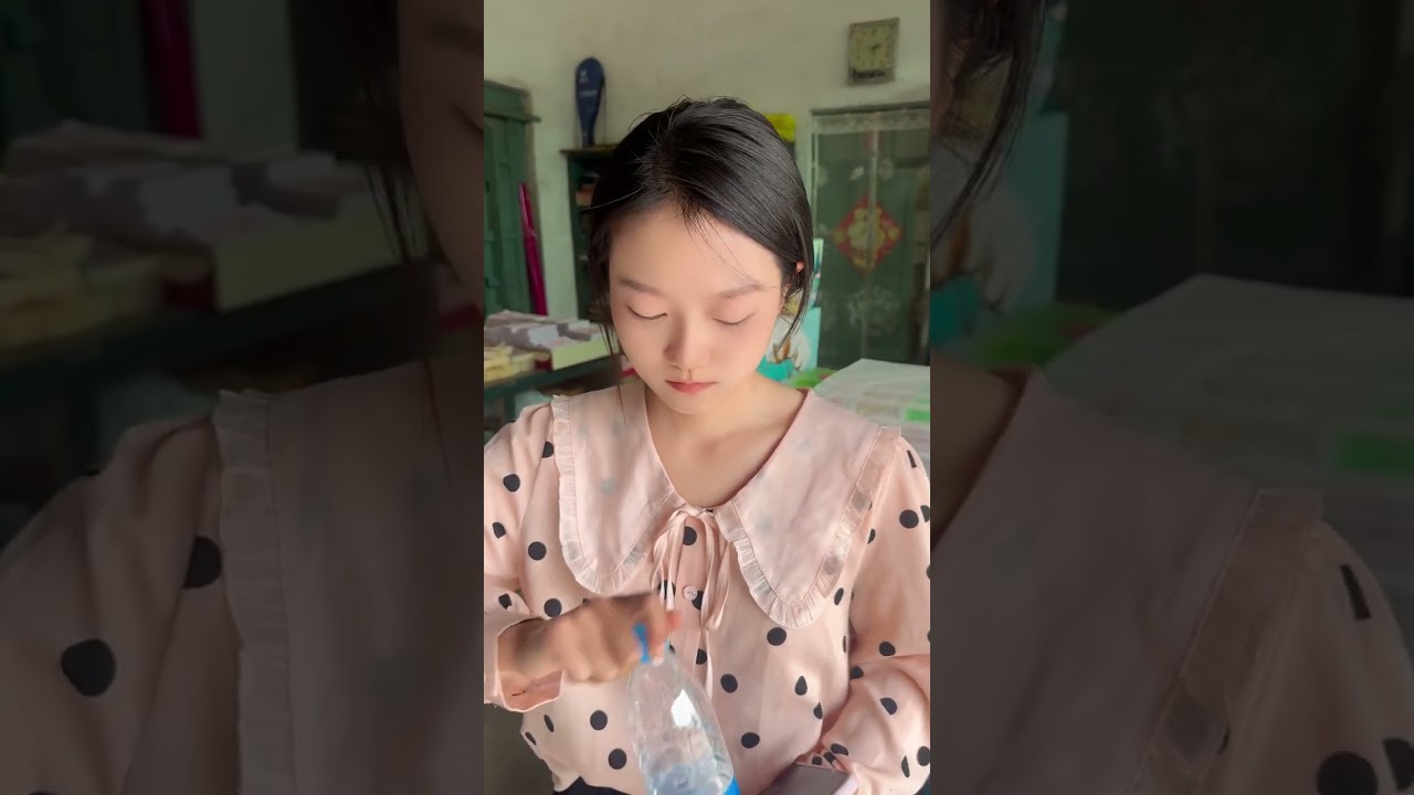 离婚5年男子事业有成放不下前妻偷偷回来看#小姐姐#剧情 #相亲#爱情故事