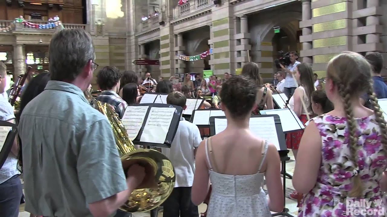 Glasgow 2014 - Nicola Benedetti flash mob at Kelvingrove Museum