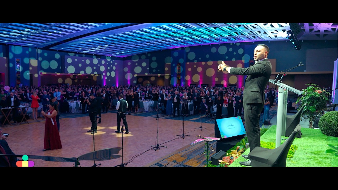 Alex Voz Corporate Mentalist & Magician | High-End Entertainment for Corporate Events & Conferences