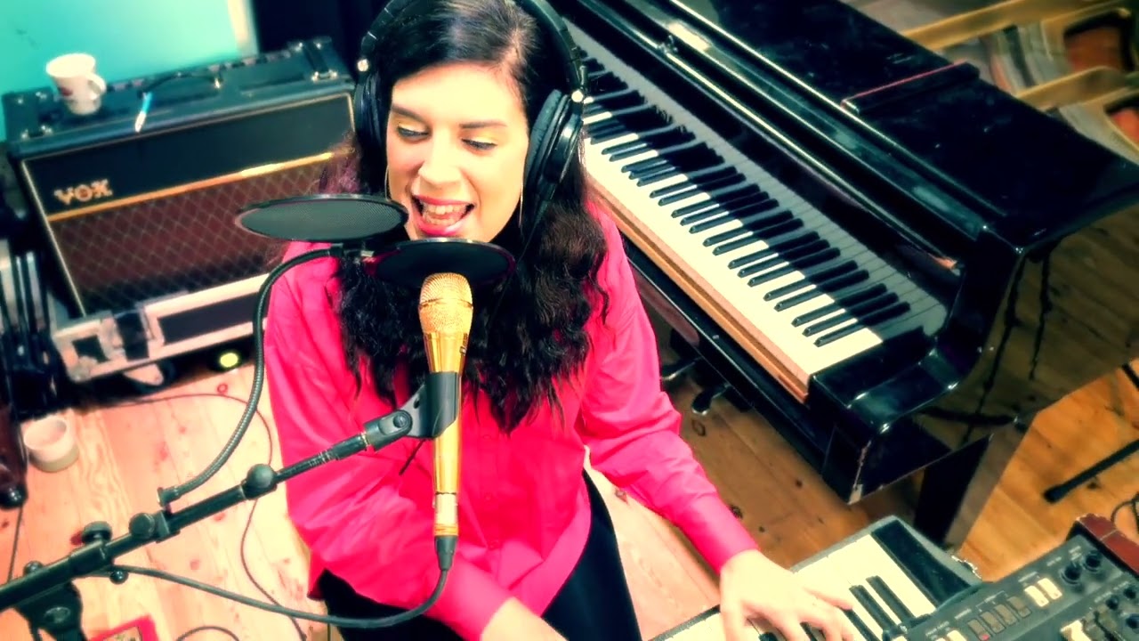 Honey Runs - Paola Vera feat. Paul Booth