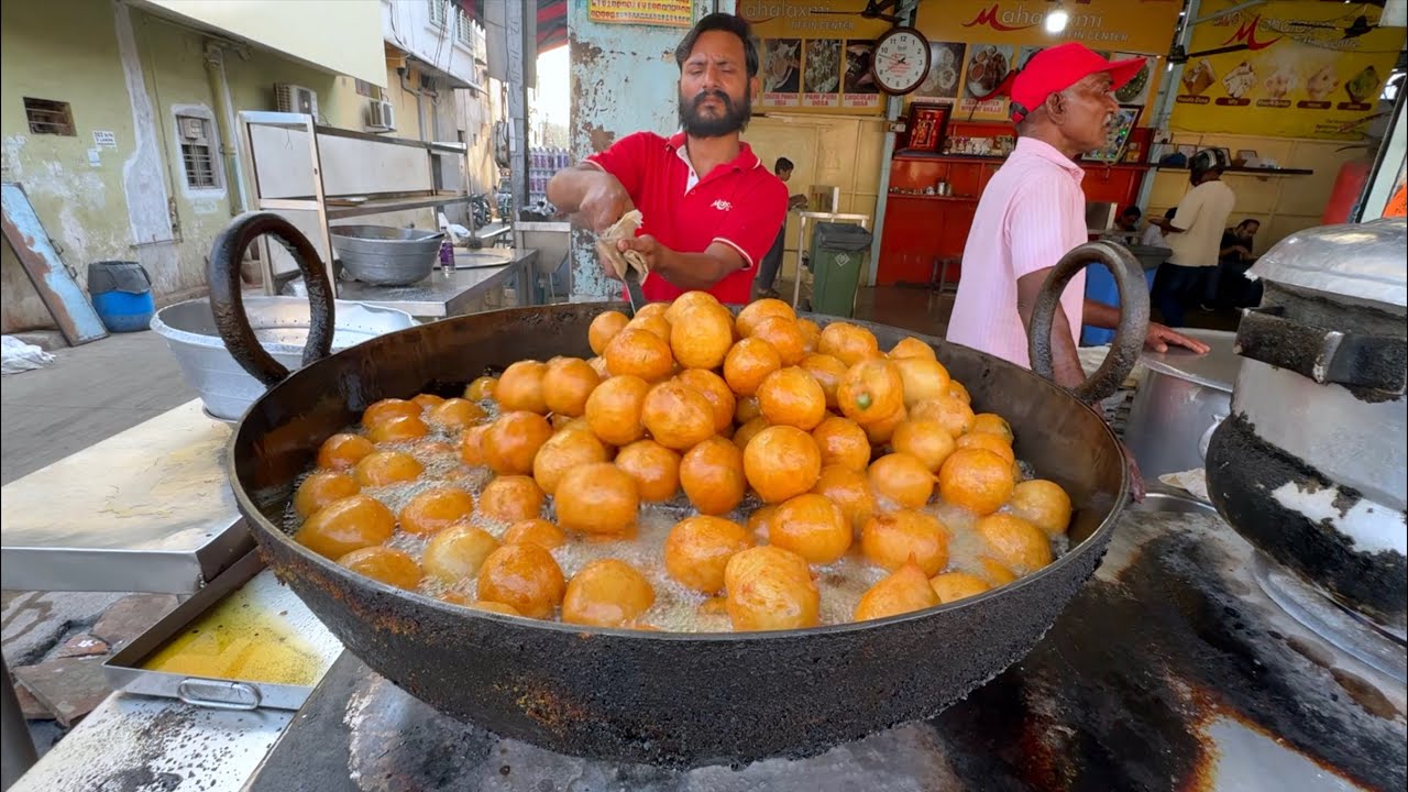 Inside India&rsquo;s Mega Breakfast Kitchen &ndash; Idli & Bonda Made Non Stop