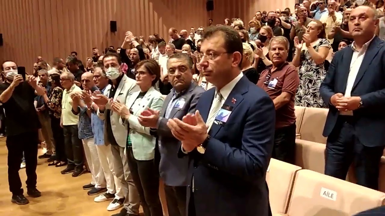 İlhan İrem AKM'de alkışlarla karşılandı