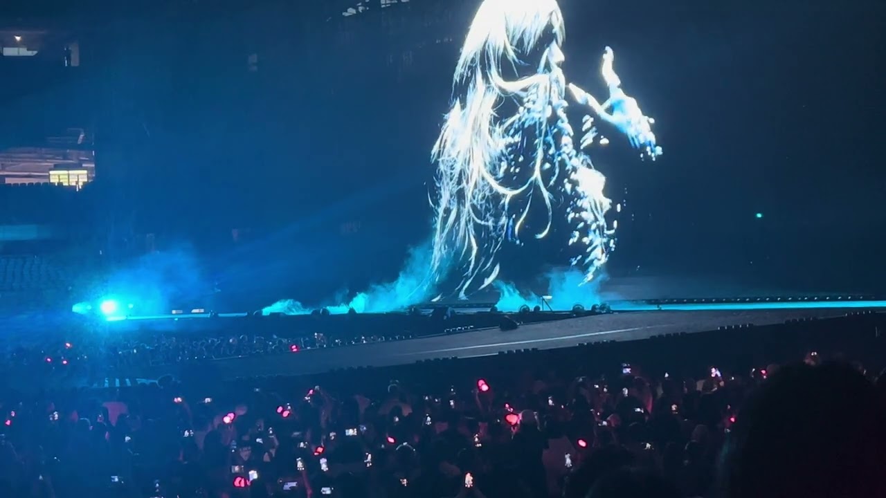 BLACKPINK: Lisa Solo: Thunder | Deadline | Chicago | 07/18/25