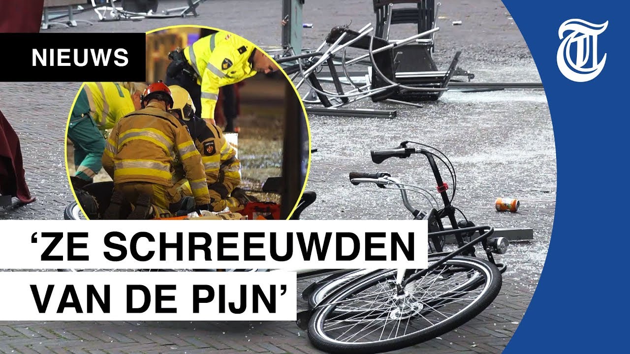 Ravage in Deventer: auto rijdt in op uitgaanspubliek