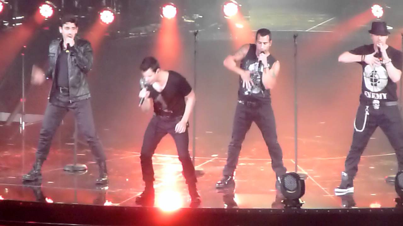 New Kids On The Block - NKOTB Joey falls on stage  Michigan 2011