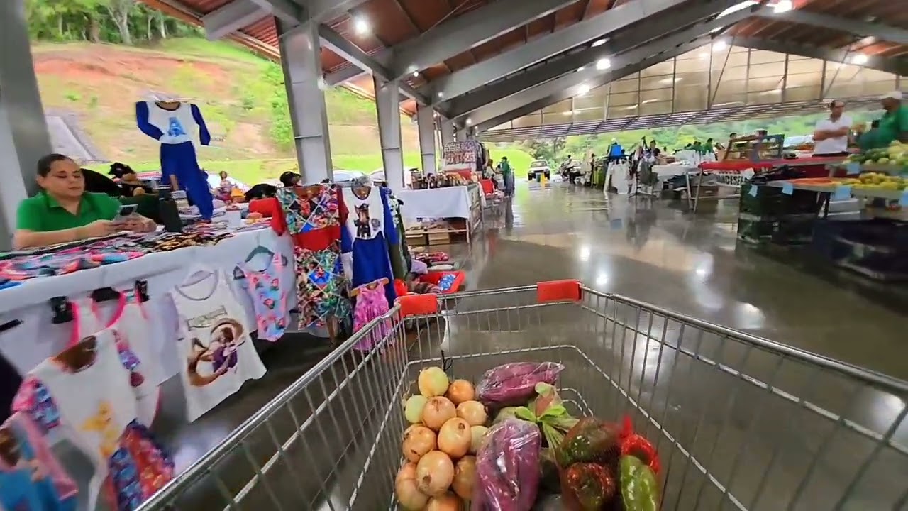 A Stroll Through Atenas's Farmer's Market