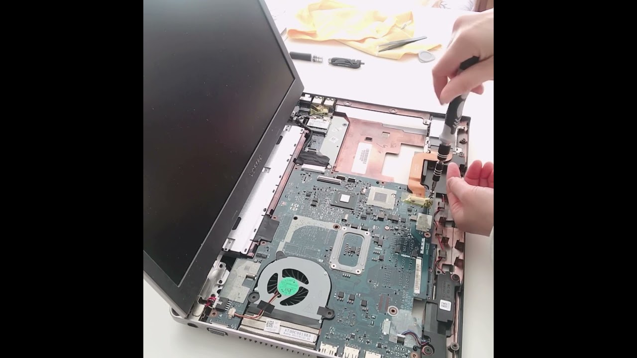How to Open Dell Vestro Laptop