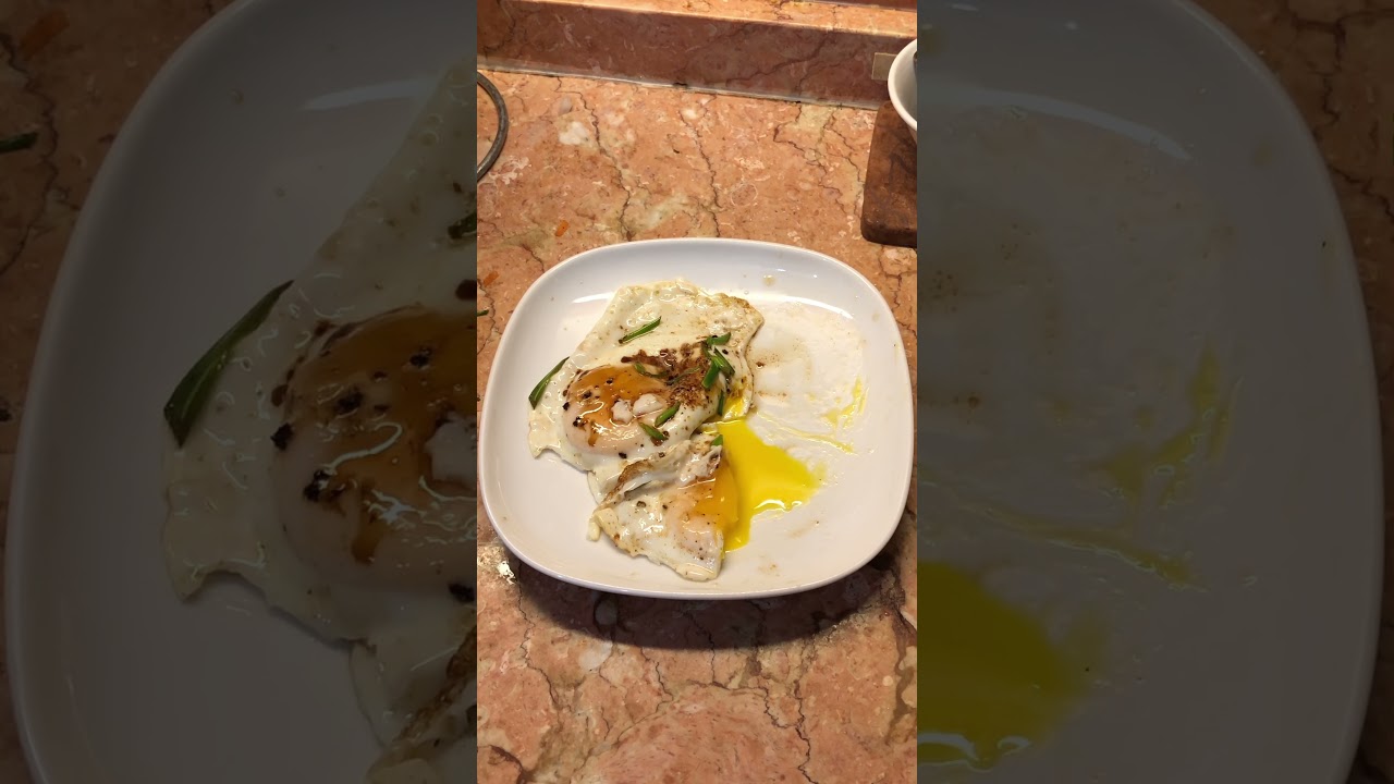 Make Your Sunny Side Up Eggs this Way, so DELICIOUS #shorts #youtubeshorts #sunnysideup