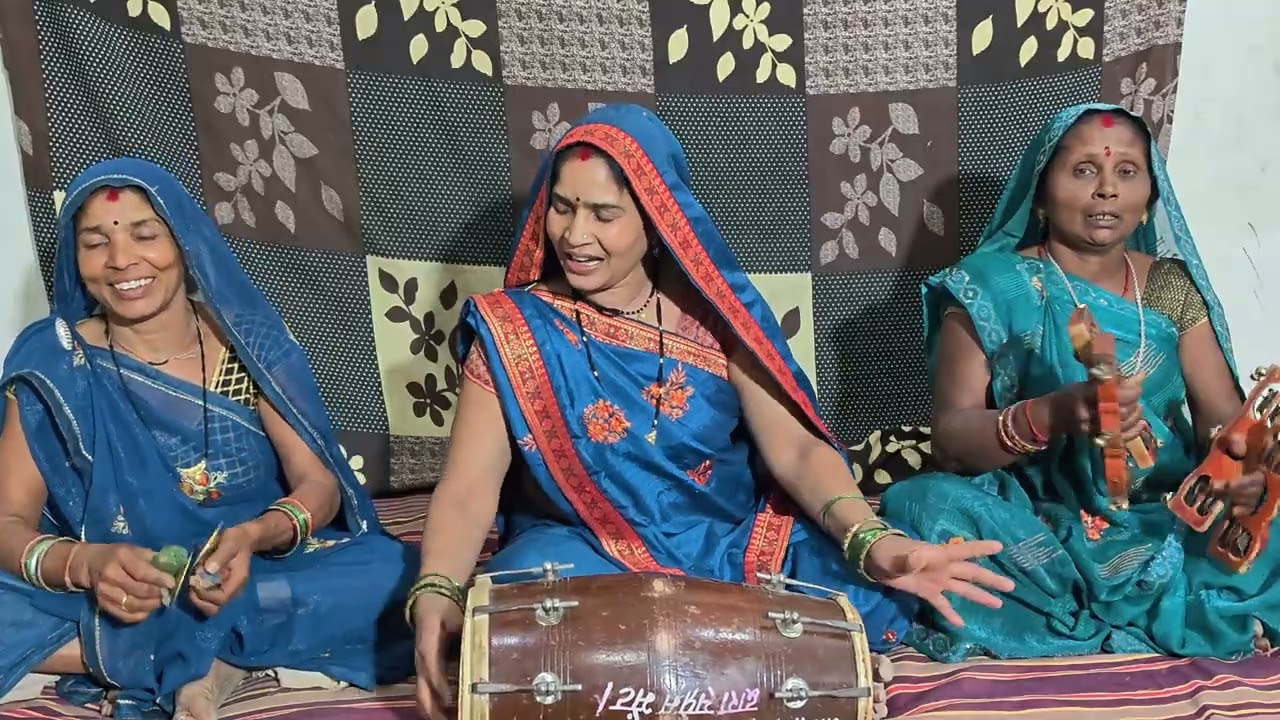 मैया जहां सुमरे वहां आई ओ मां ♥️🌿🥰#बुंदेली #भजन 