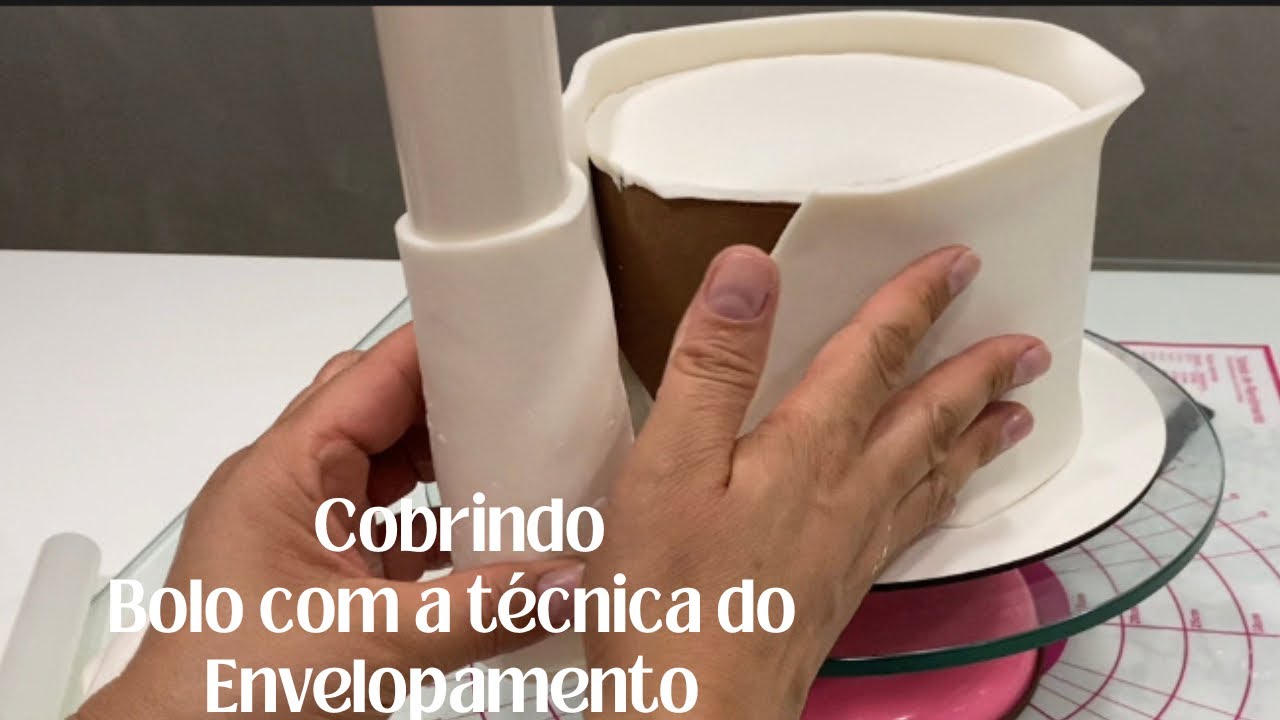 COMO COBRIR BOLO EM PASTA AMERICANA