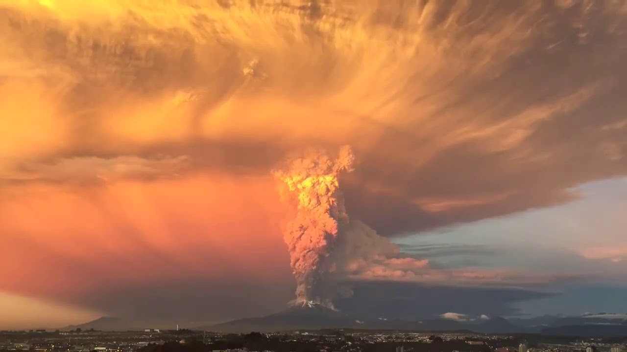 Explosi&oacute;n volc&aacute;n Calbuco! Calbuco volcano explodes!   该卡尔布科火山爆炸!   2020