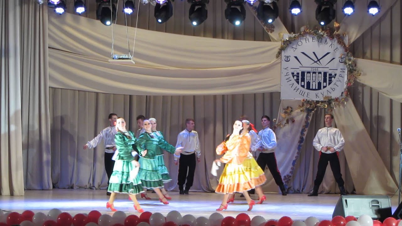 Возле речки, возле моста