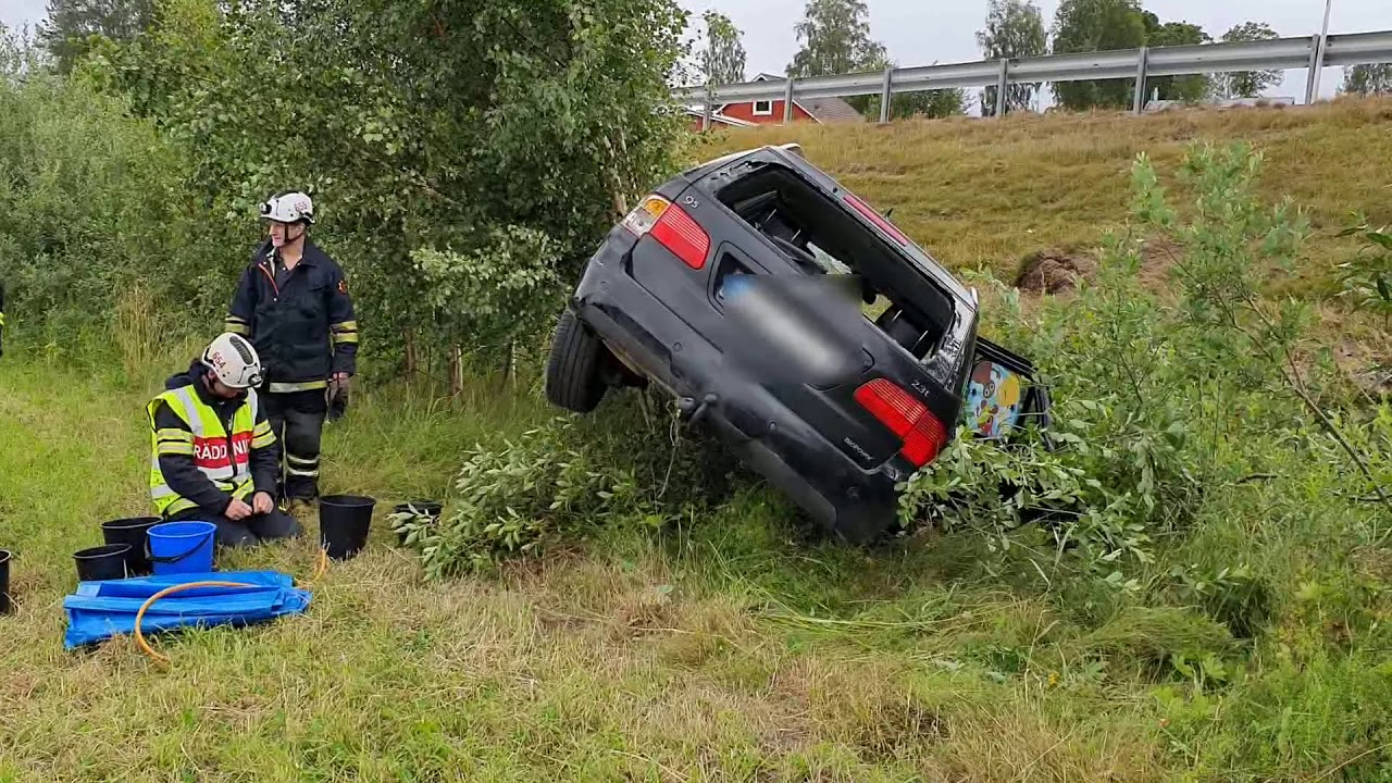 Str&aring;tj&auml;ra: Familj i olycka p&aring; v&auml;g 83