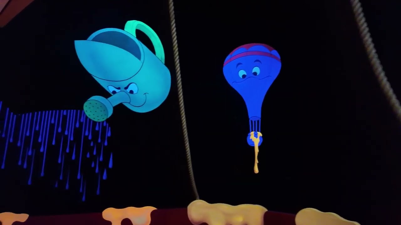 HK DISNEYLAND WINNIE THE POOH RIDE