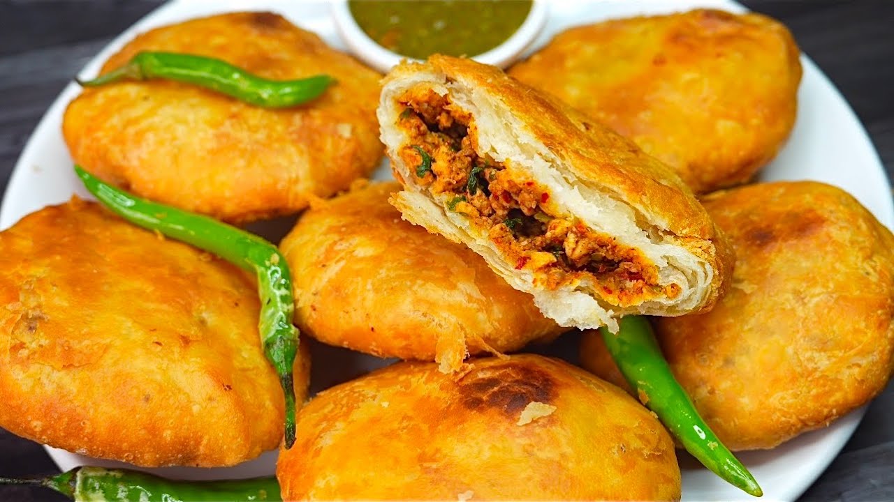 Bazaar wali Crispy Chicken Kachori | Ramzan Special Qeema Kachori Recipe | Iftar Party Recipes