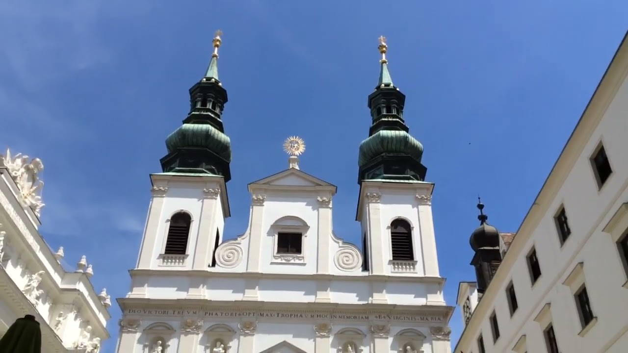Wien (1) Mittagsangelus der Jesuitenkirche/Universit&auml;tskirche