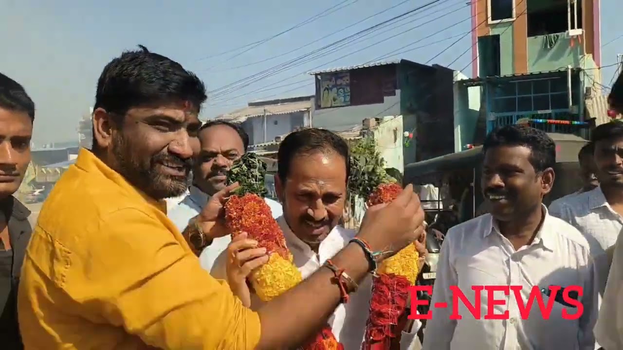 కదిరి తలుపుల మండలం లో స్వచ్ఛభారత్ వాహనాన్ని ప్రారంభించిన ఎమ్మెల్యే కందికుంట ప్రసాద్ 