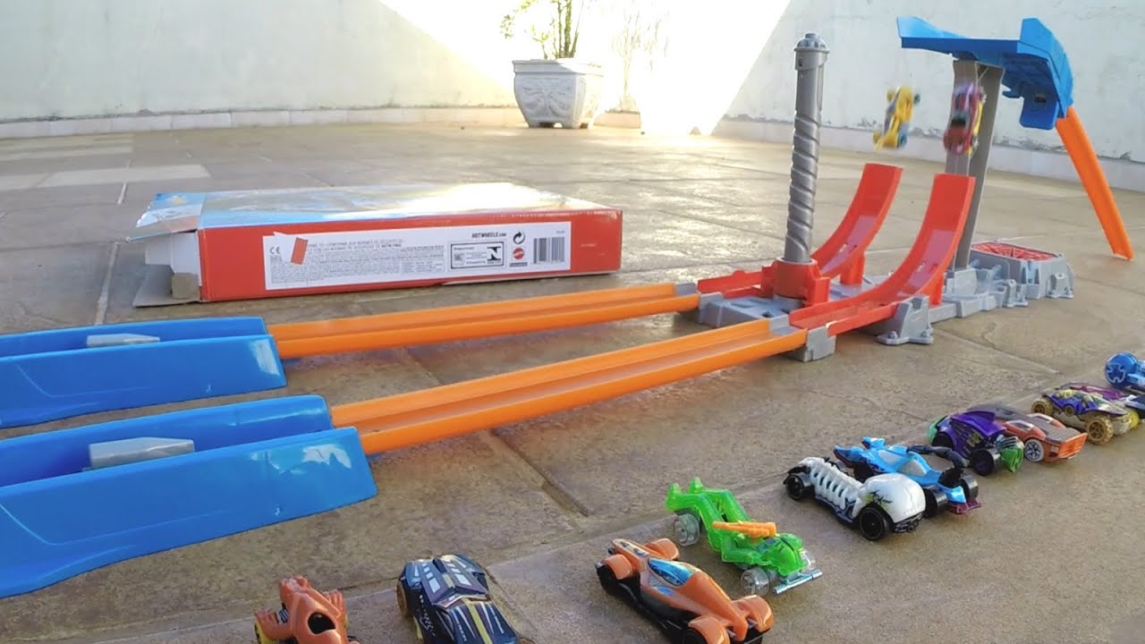 Hot Wheels Pista Desafio do Salto Duplo ou Double Jump Duel Track Mattel