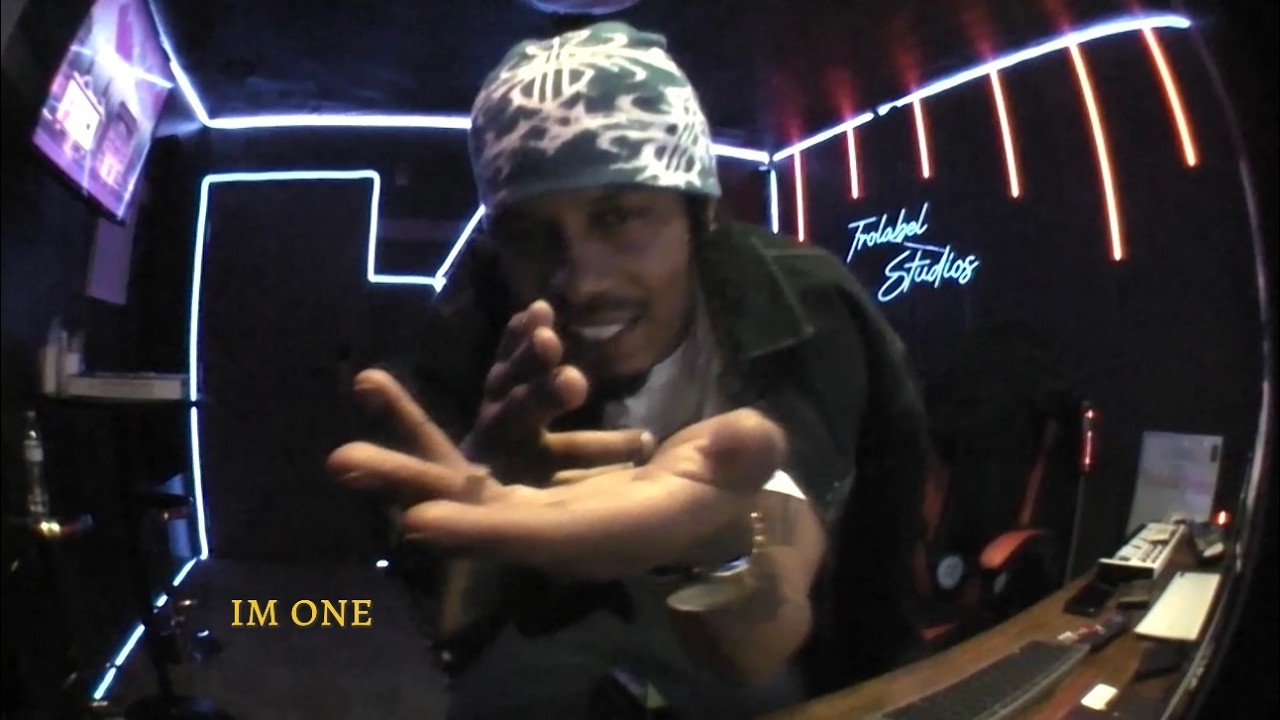 Cashtro - Yo Face freestyle (Official Lyric Video)