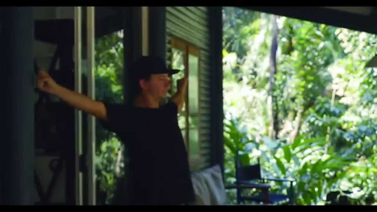 DIGGIS - STRAIGHT CHILLIN' (Official Video)