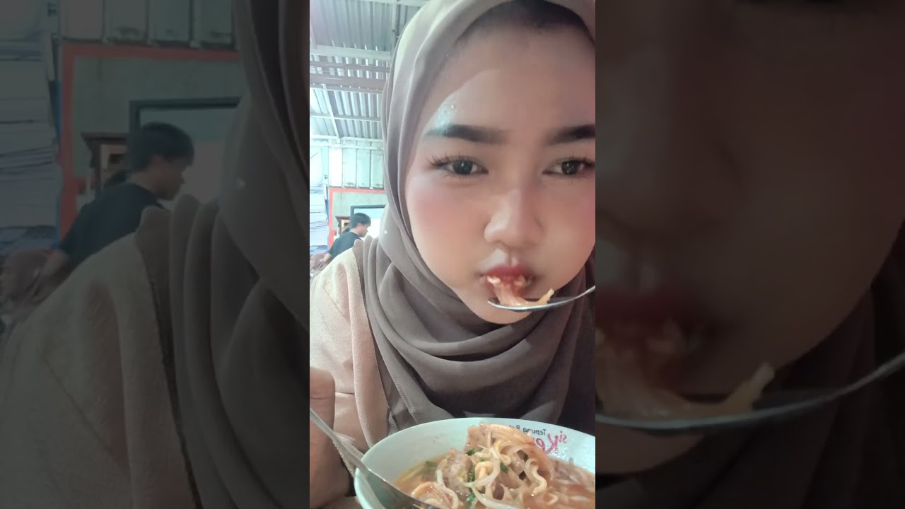 Makan bakso guyss harganya murah meriah🤤😻😻
