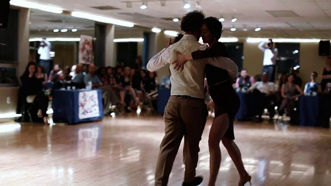Gabriel El Huracán & Aja Fenn improvise Argentine Tango