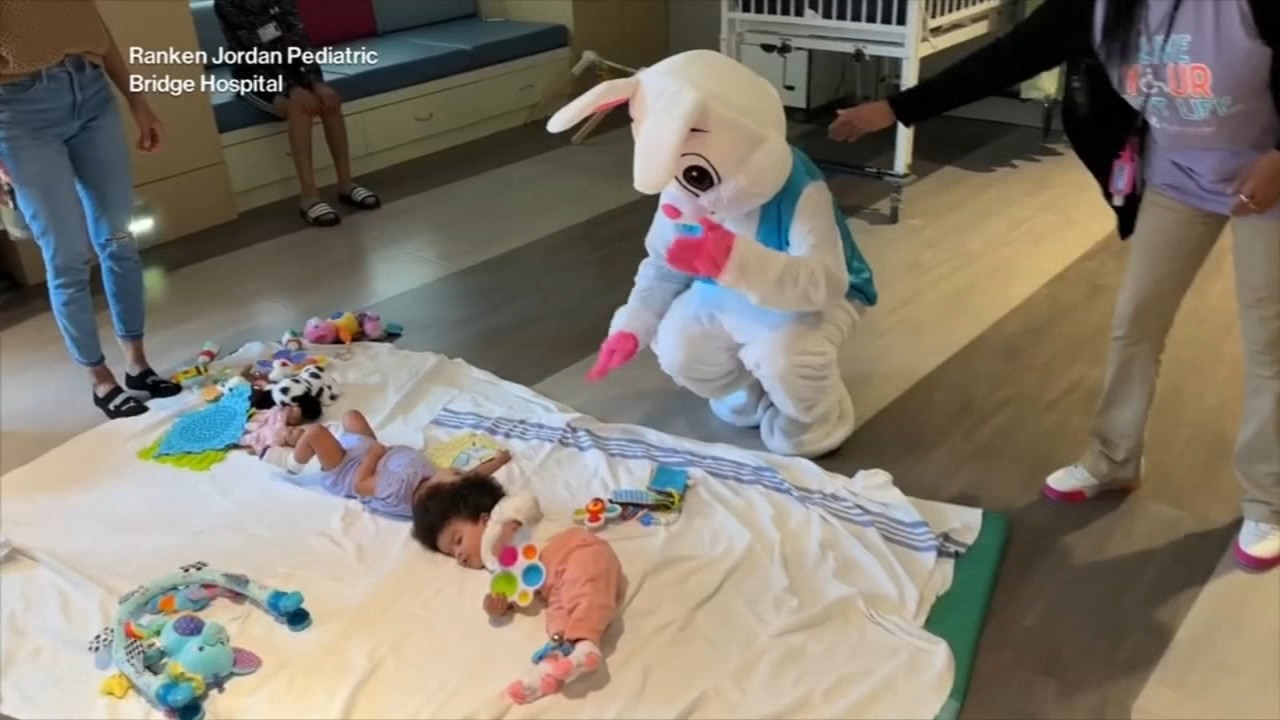 Twin sisters conjoined at the head underwent successful separation surgery: hospital