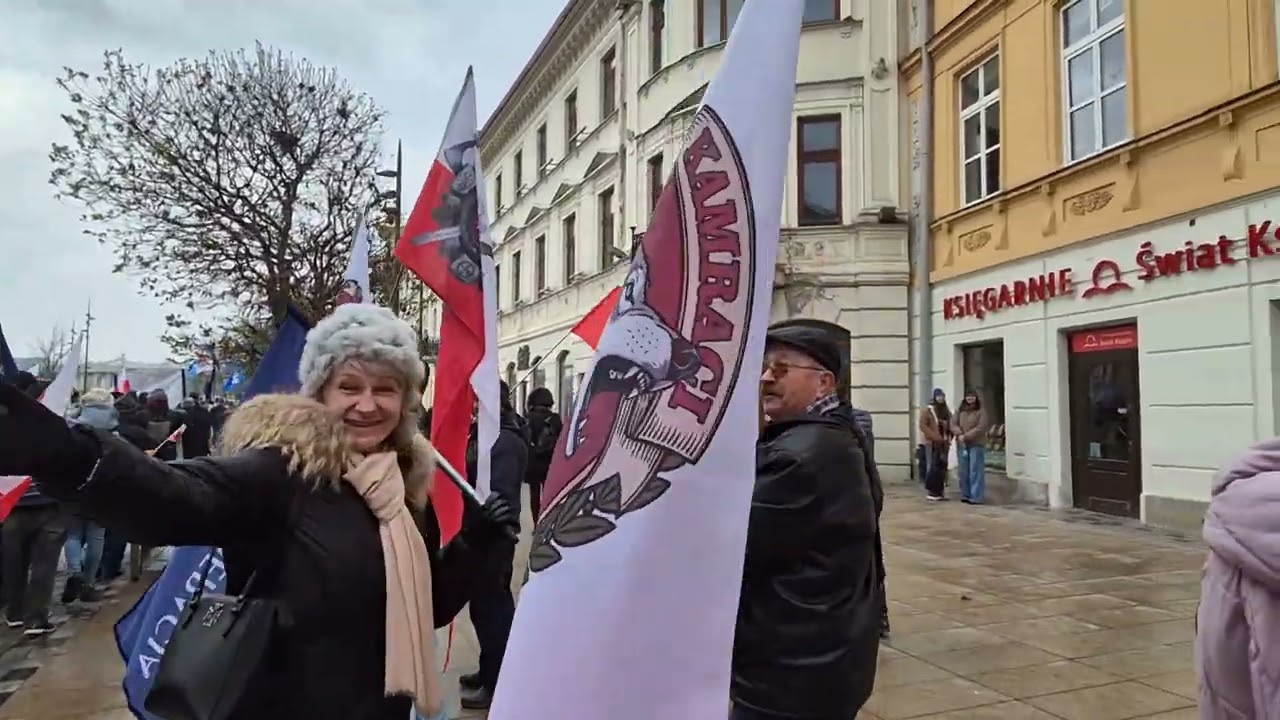 16.11.2025. Lublin. Kamraci na  antywojennym marszu z Grzegorzem Braunem.