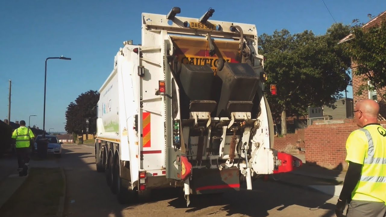 Old Beast!! Veolia Mercedes Econic Bin lorry on General Waste, SUV