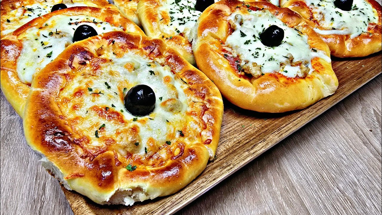 أنجح وأسهل وصفة فطائرالبيتزا  بدون بيض❌بعجينة اخف من الريشة🪶رايحين يهبلوا عليهم🥰