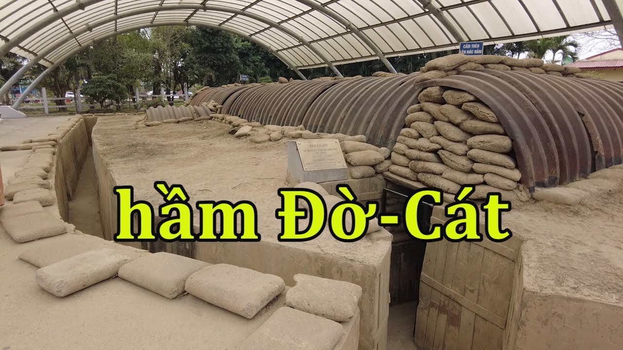 Hầm chỉ huy của tướng Đờ Cát bên sông Nậm Rốm.