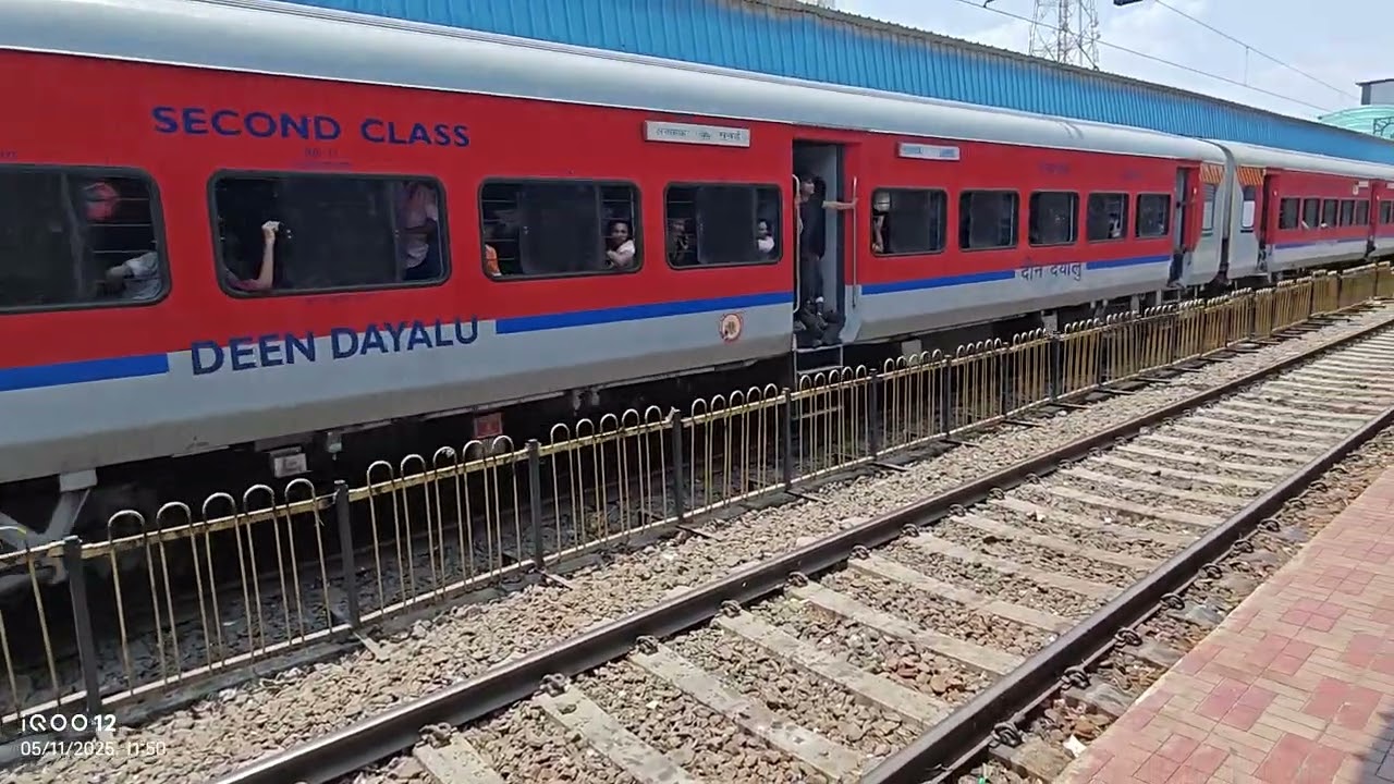 12534 PUSHPAK EXPRESS ARRIVING NASHIK ROAD STATION OFFLINK TATANGAR WAP7 #indianrailways