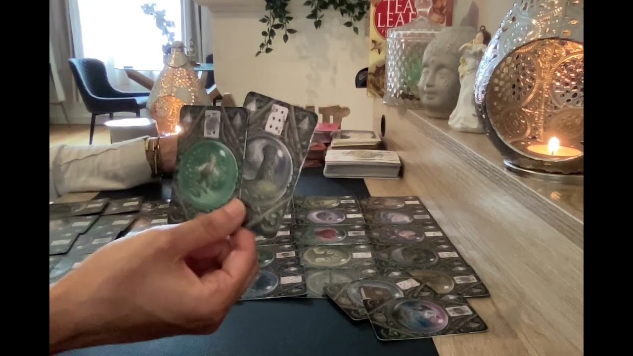 vous lui manquez tellement qu'il déprime #tarot #tarotreading
