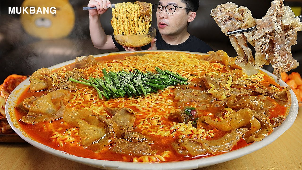 ASMR MUKBANGㅣHot spicy instant noodles With Beef StringㅣEATING SHOW