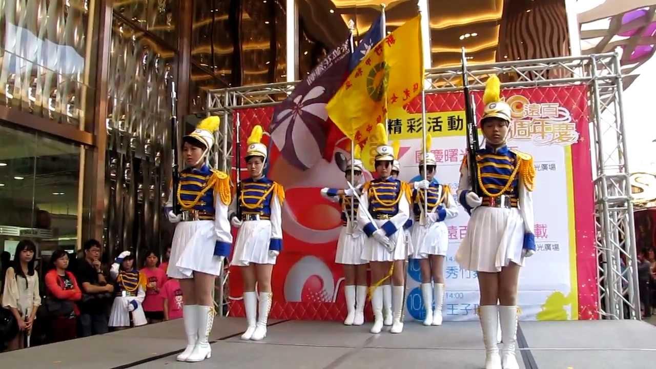 2012/10/10國慶曙光在遠百 曙光女中儀隊表演