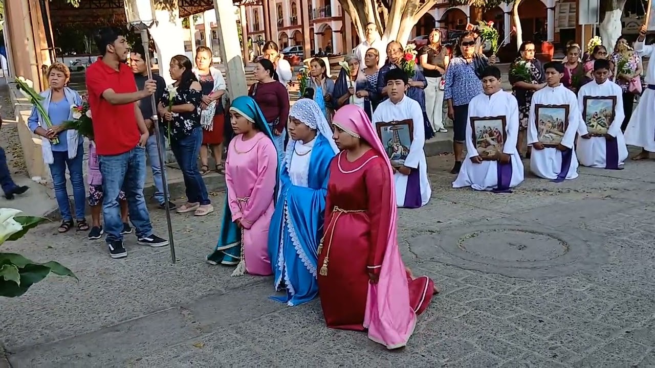 Tercer viernes de viacrucis en Ayoquezco 