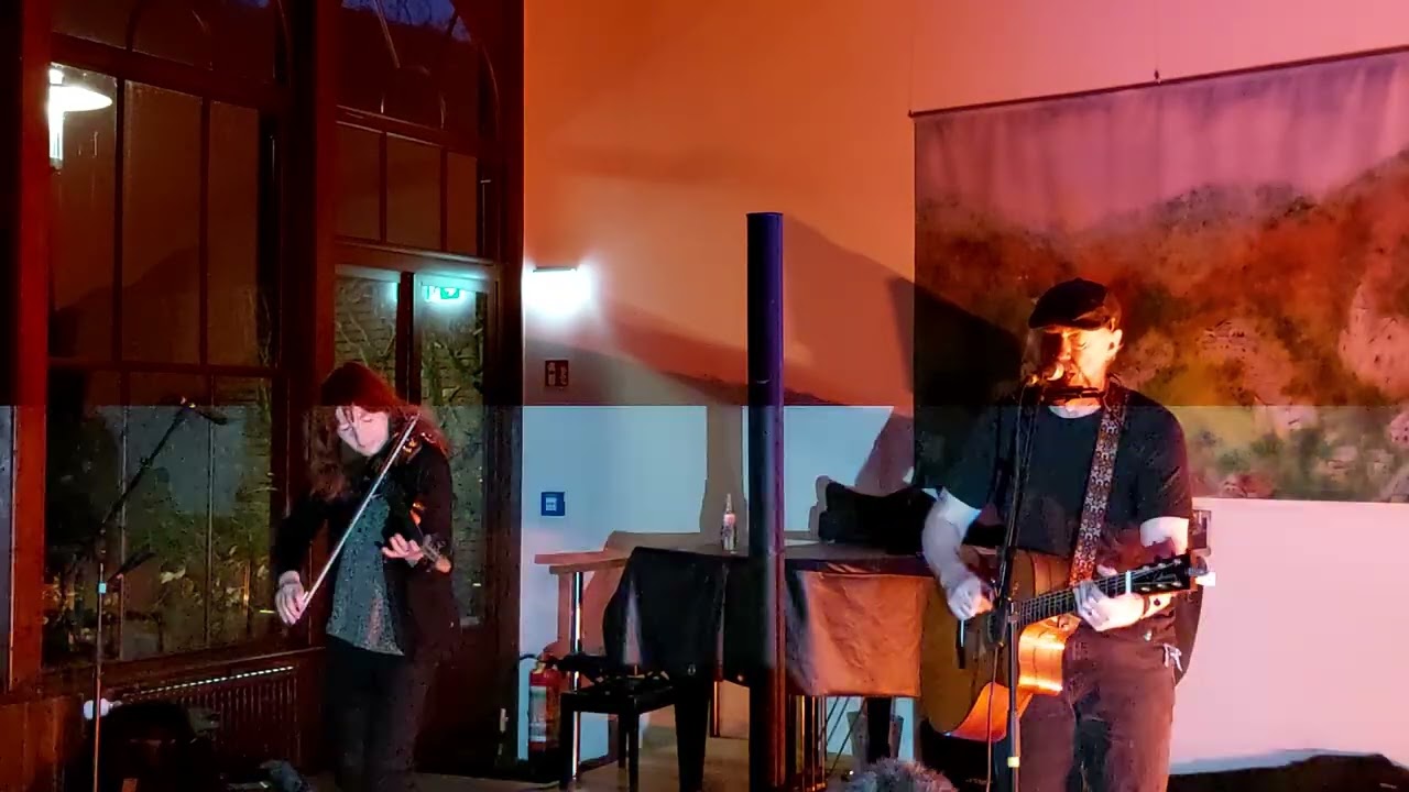 Paddy goes to Hollyhead Duo - Johnny i hardly you + Reel