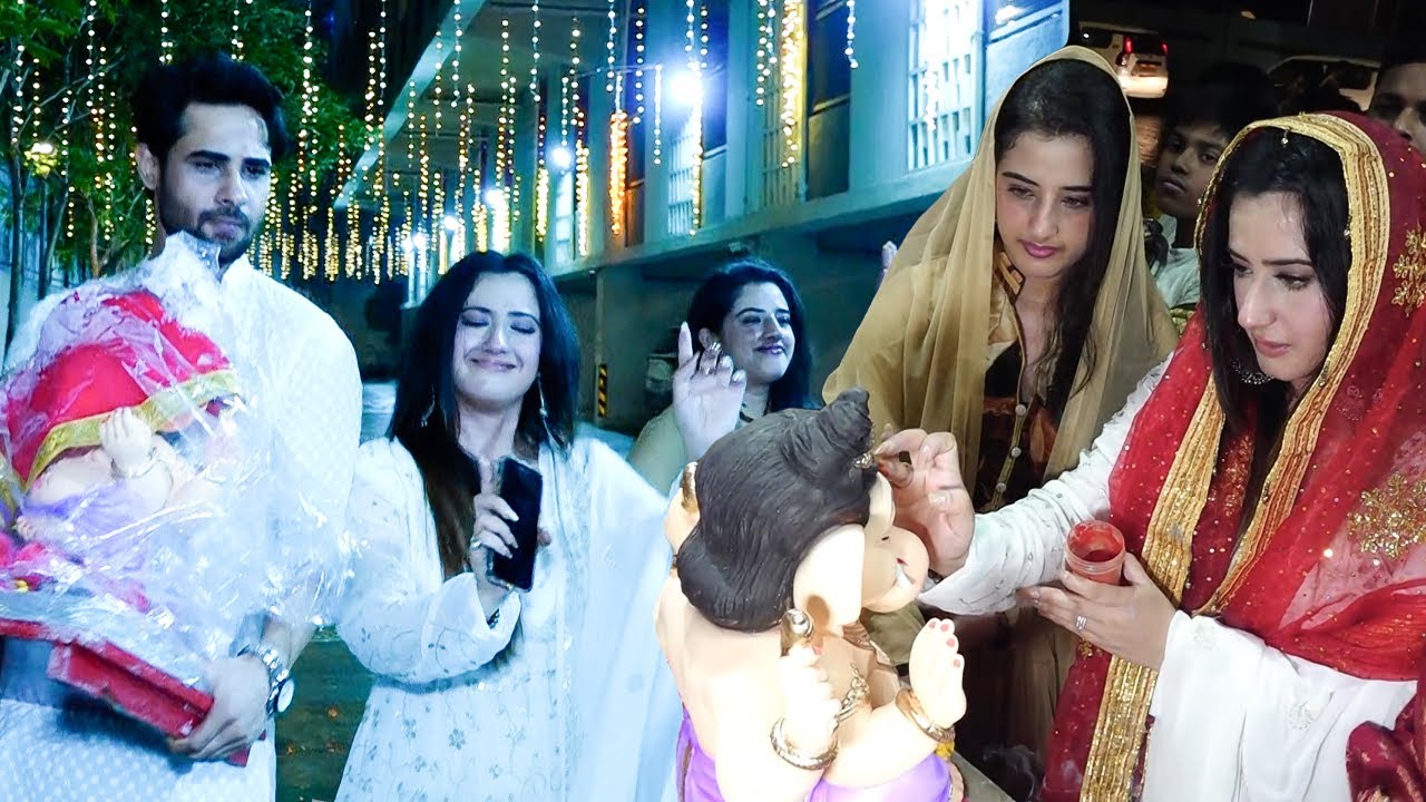 Aalisha Panwar Taking Ganpati Bappa's Murti At Home | Aalisha Panwar Dance With Family At Ganpati