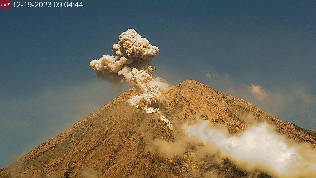 Largest Pyroclastic Flow in Months at Semeru Volcano (Dec 19, 2023)