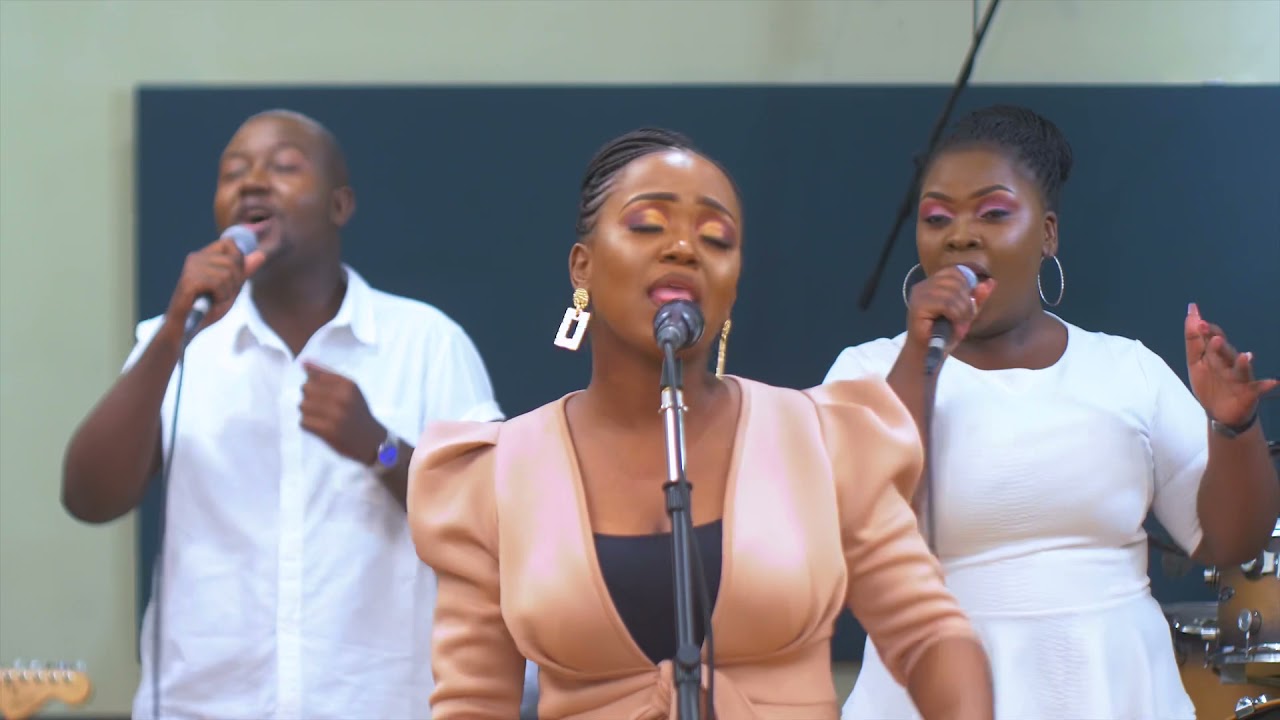 Mpho Putini - Sizodlula Music Video