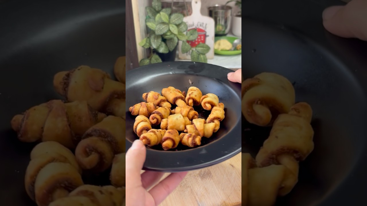 Just 15 minutes to make this unique Holi Snack #yt #shorts #holi #snack #bhakarwadi #croissant #vlog